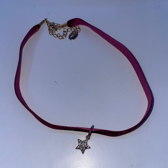 Velvet Choker - Picture 2 of 3